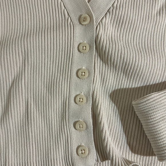 ZARA Cream V Neck Knitwear - Picture 3 of 3